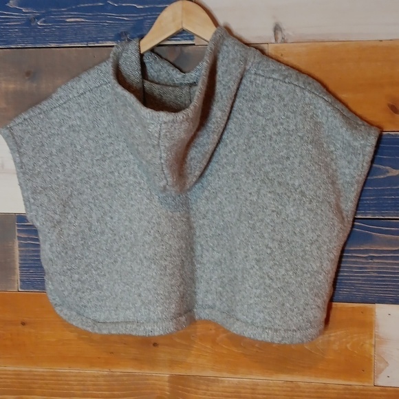 Genuine Kids OshKosh Sweater Cape 5T - Picture 5 of 6
